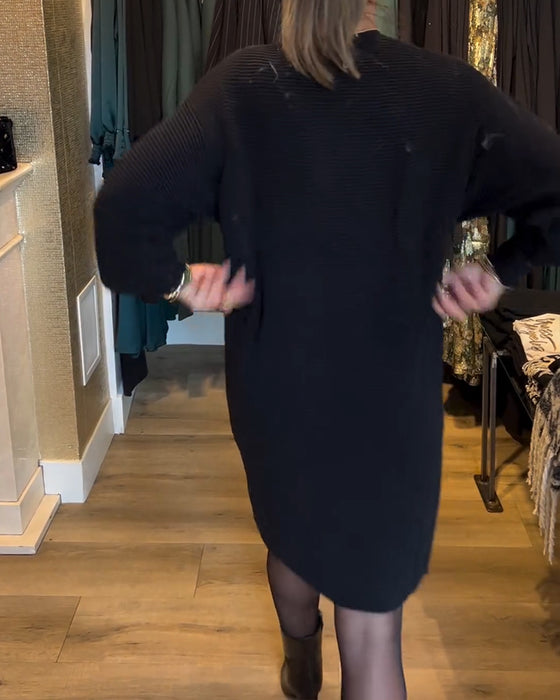 Einfarbiges Pulloverkleid mit V-Ausschnitt