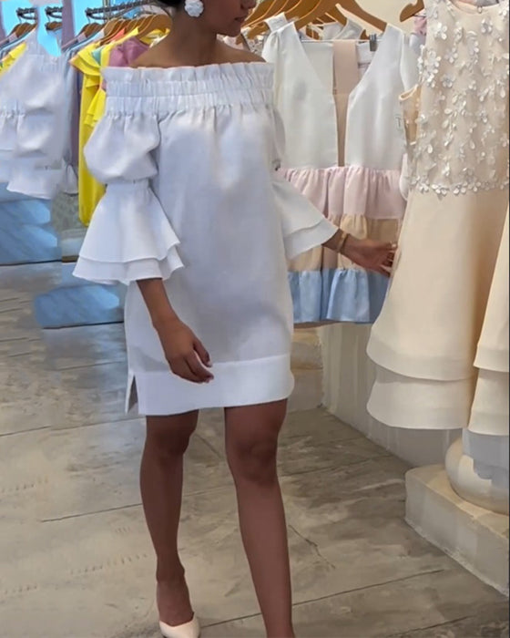 Ein-Schulter-Kleid mit ausgestellten Ärmeln