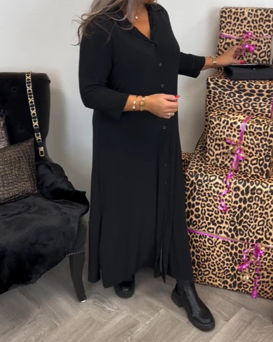 Kleid mit Knöpfen und V-Ausschnitt