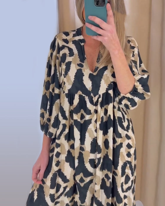 Lässiges langes Kleid mit V-Ausschnitt und Print
