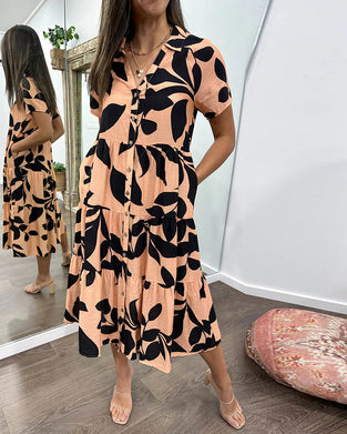 Kleid mit Taschen, Revers und Aufdruck